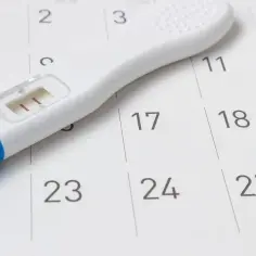Kiedy zrobić test ciążowy przy karmieniu piersią? Ważne fakty