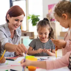 Zerówka czy przedszkole? Poznaj kluczowe różnice w edukacji dziecka