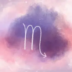 Symbol Skorpiona na tle akwarelowych plam w odcieniach różu i fioletu. Znak zodiaku dla urodzonych 22 października.