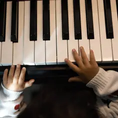 Proste instrumenty muzyczne w przedszkolu, które rozwijają małe talenty