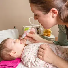 Bezpieczne sposoby czyszczenia noska niemowlaka bez stresu i bólu