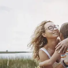 Córka pojawiła się w Twoim śnie? Sprawdź jej znaczenie w senniku