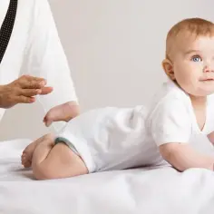 Jak założyć pampersa chłopcu: 7 skutecznych wskazówek dla rodziców