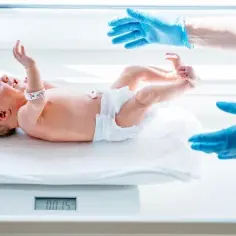 Niemowlę karmione piersią: Zaskakująco proste zasady zdrowego przyrostu wagi