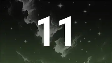 Białe cyfry 11 na tle nocnego nieba z gwiazdami i mgławicami. 11:44 znaczenie – czas na refleksję i nowe początki.